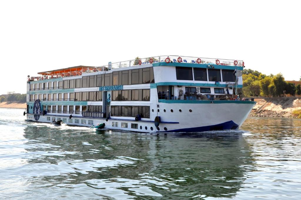 5-Day Sunrise MS Semiramis Nile Cruise from Luxor